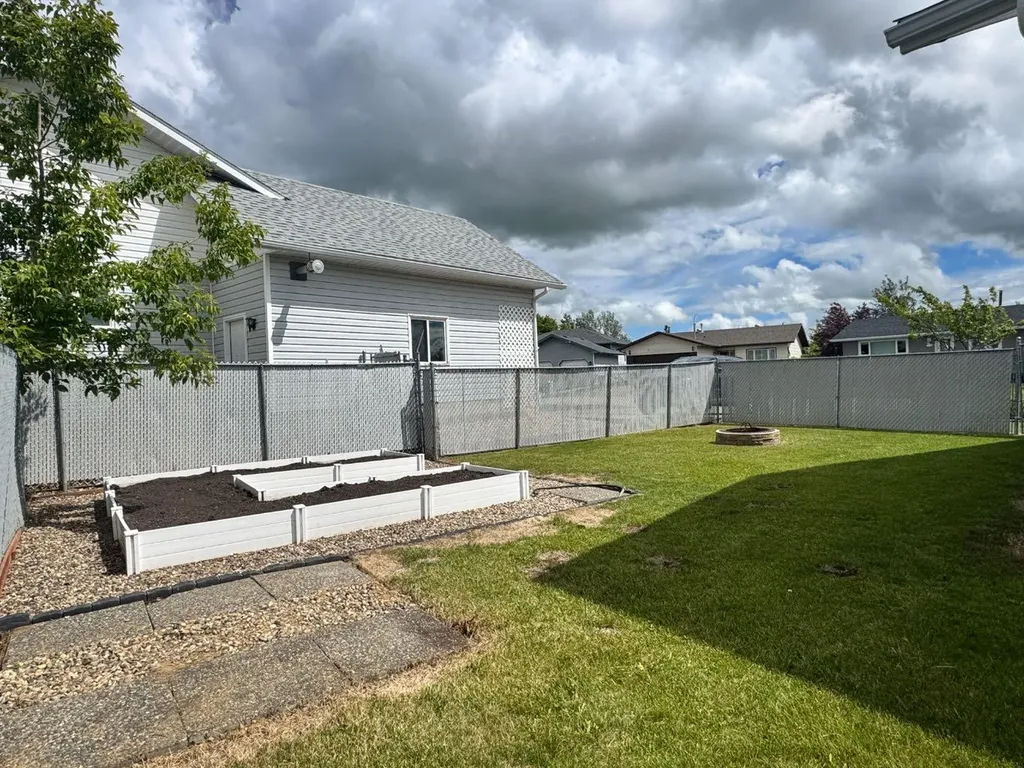 11300 110 Avenue Crescent Fairview AB T0H 1L0