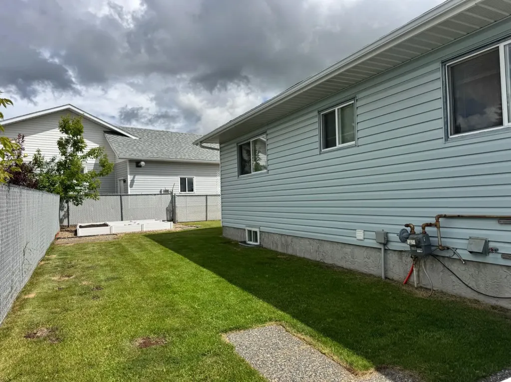 11300 110 Avenue Crescent Fairview AB T0H 1L0