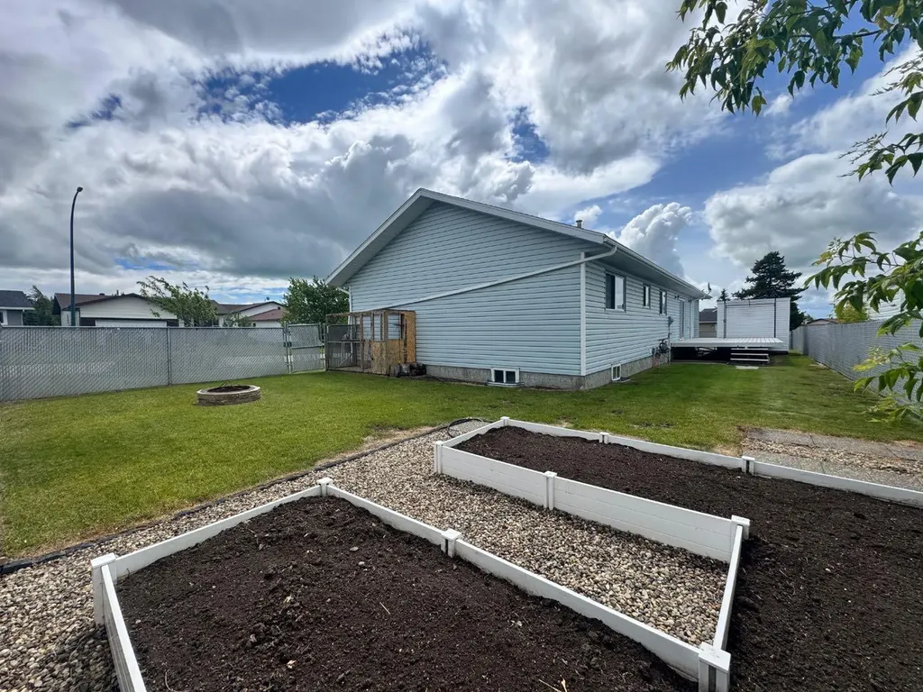 11300 110 Avenue Crescent Fairview AB T0H 1L0