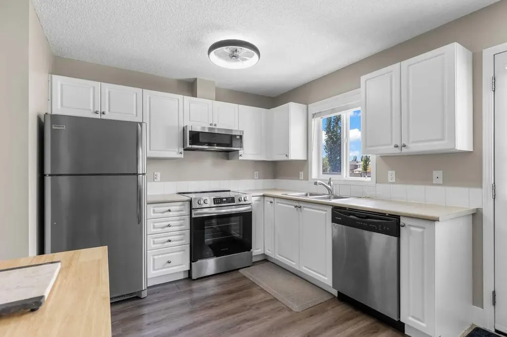 9 Citadel Point NW Calgary AB T3G 5L2