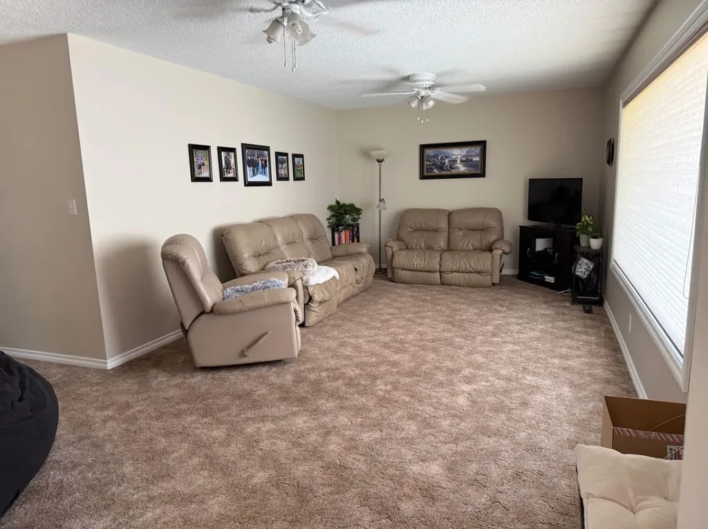 422 15 Street E Drumheller AB T0J0Y5