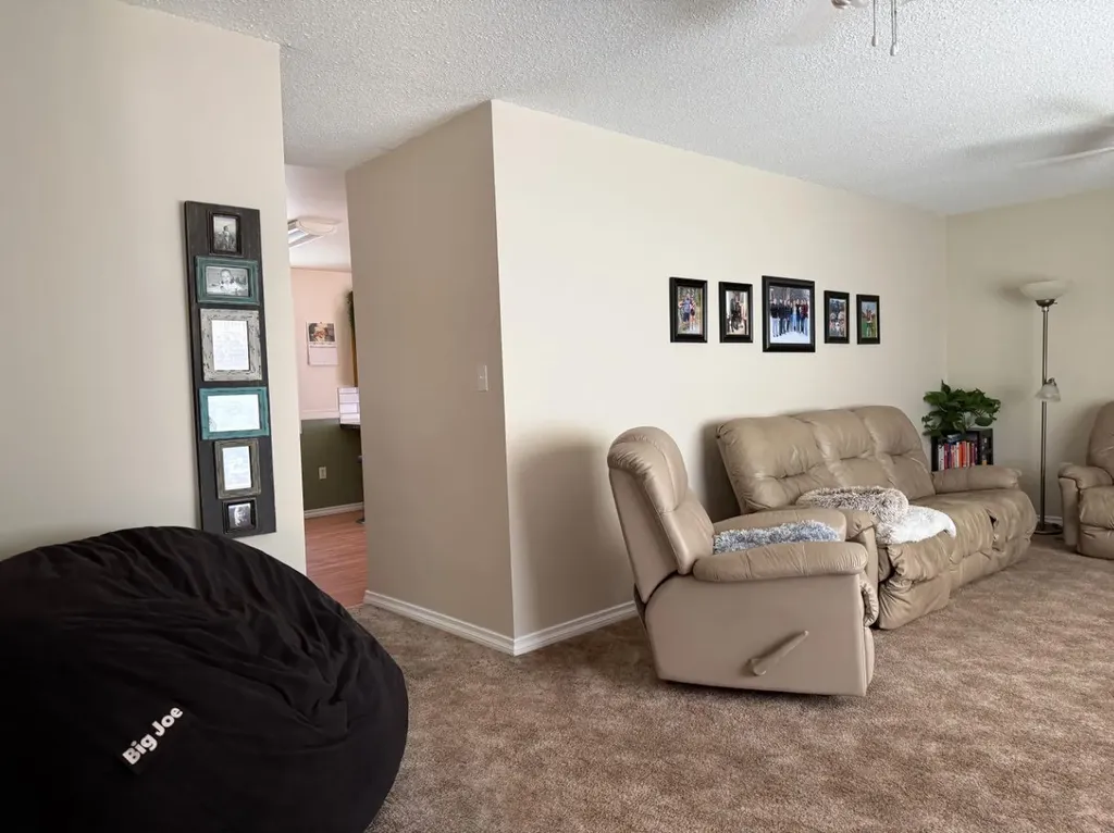 422 15 Street E Drumheller AB T0J0Y5
