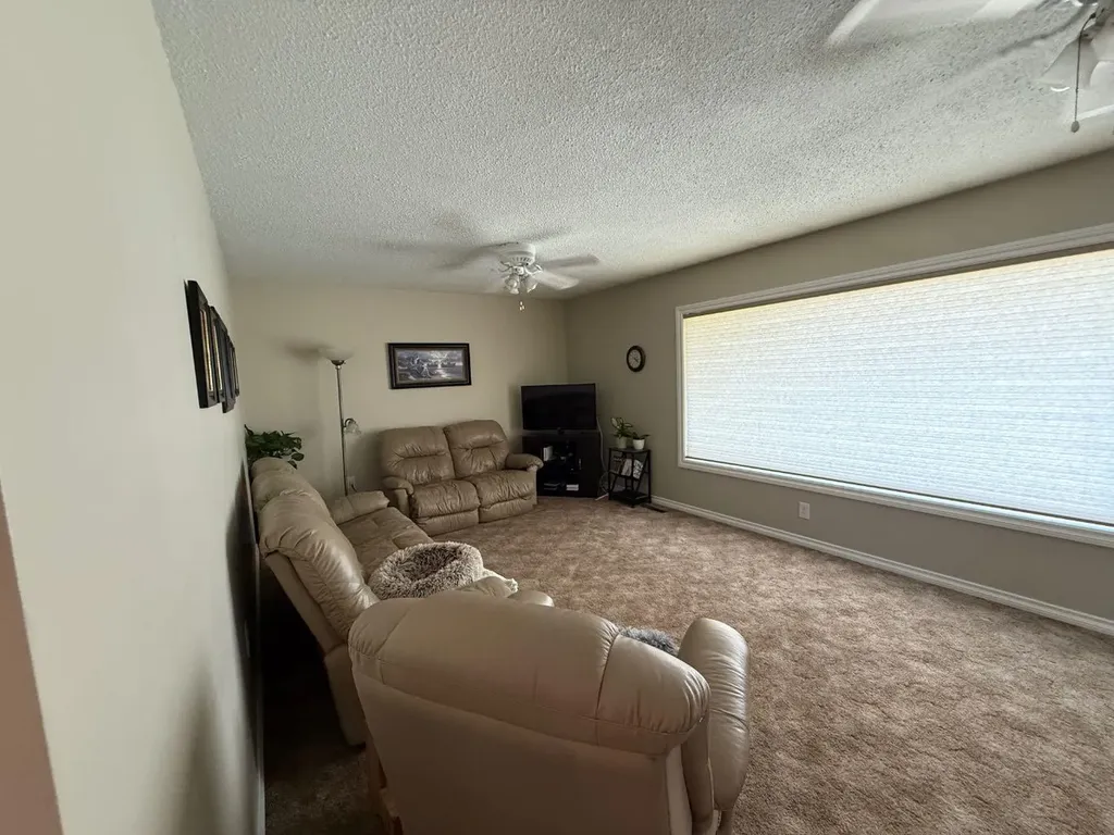 422 15 Street E Drumheller AB T0J0Y5