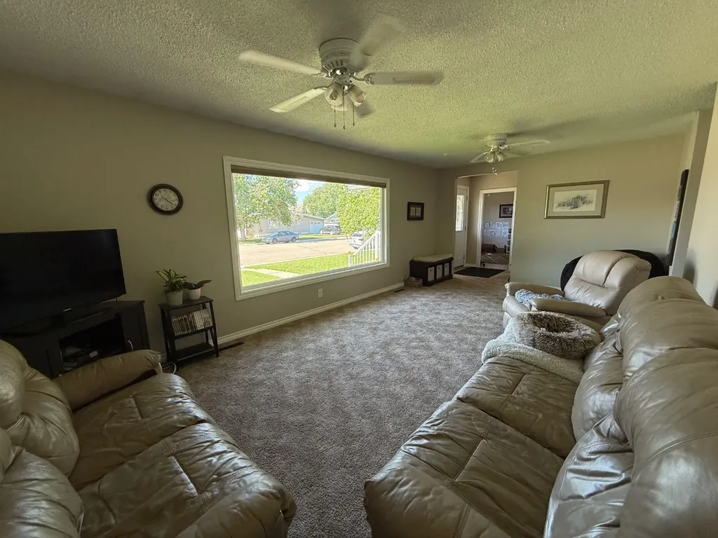 422 15 Street E Drumheller AB T0J0Y5