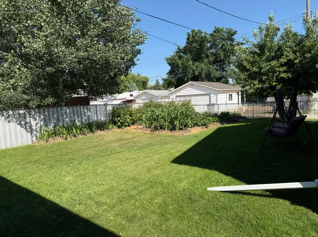 422 15 Street E Drumheller AB T0J0Y5