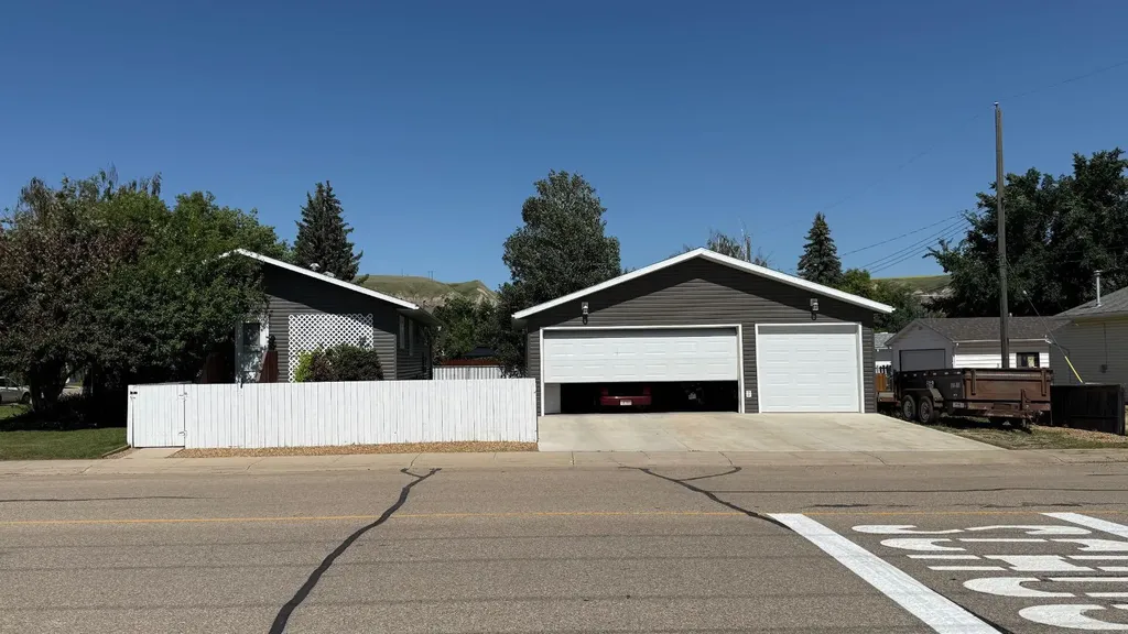 422 15 Street E Drumheller AB T0J0Y5