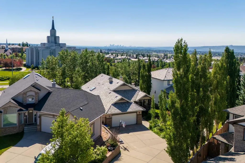 315 Rocky Ridge Bay NW Calgary AB T3G 4H8