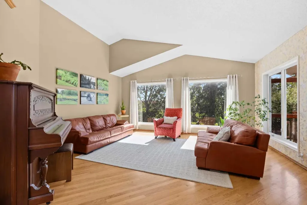 315 Rocky Ridge Bay NW Calgary AB T3G 4H8