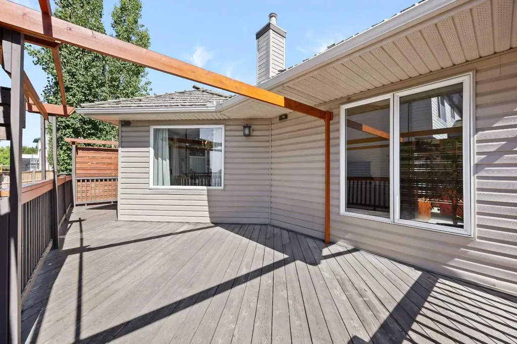315 Rocky Ridge Bay NW Calgary AB T3G 4H8