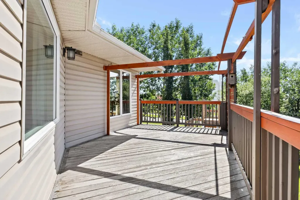 315 Rocky Ridge Bay NW Calgary AB T3G 4H8