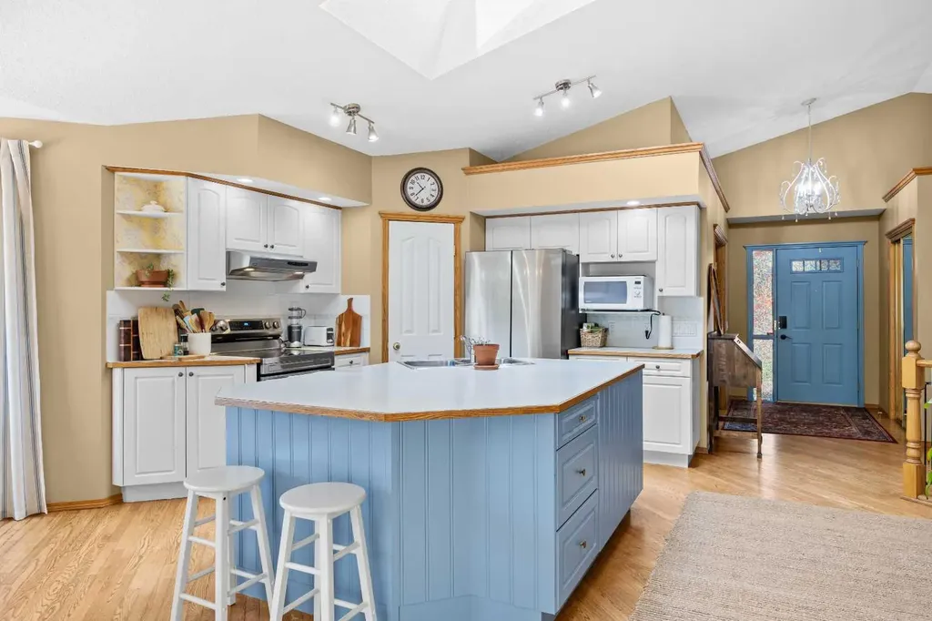 315 Rocky Ridge Bay NW Calgary AB T3G 4H8