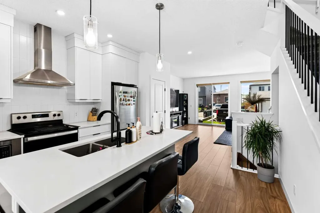 227 Chinook Gate Boulevard SW Airdrie AB T4B 5J4