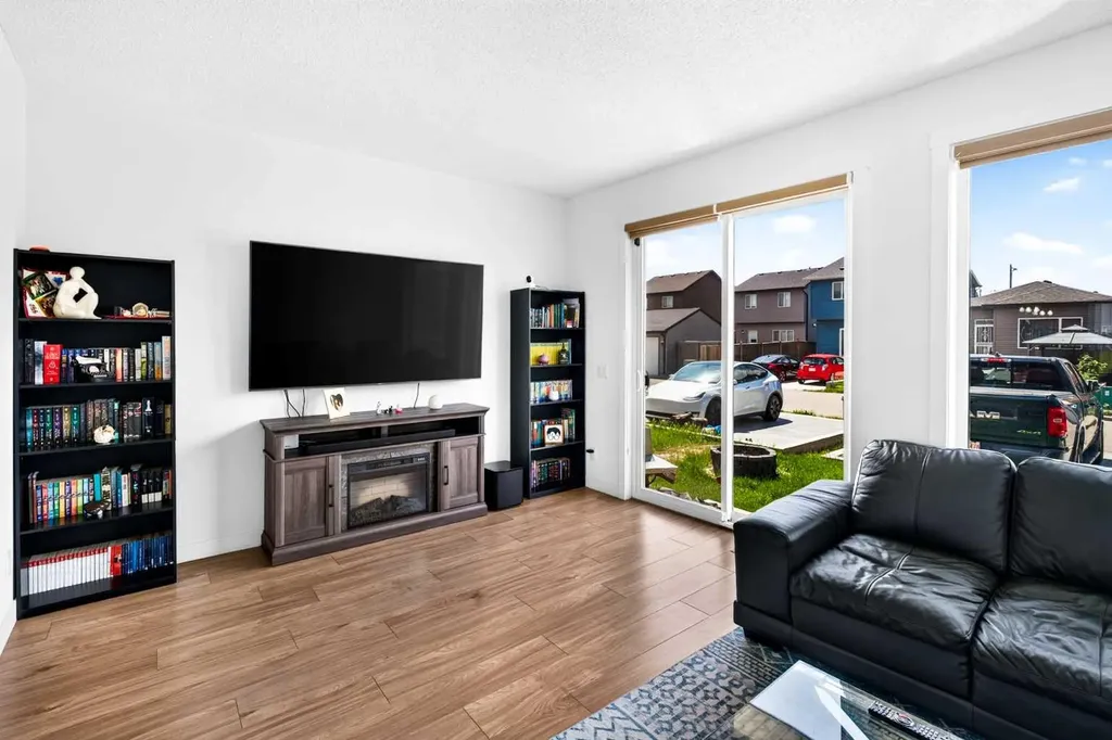 227 Chinook Gate Boulevard SW Airdrie AB T4B 5J4