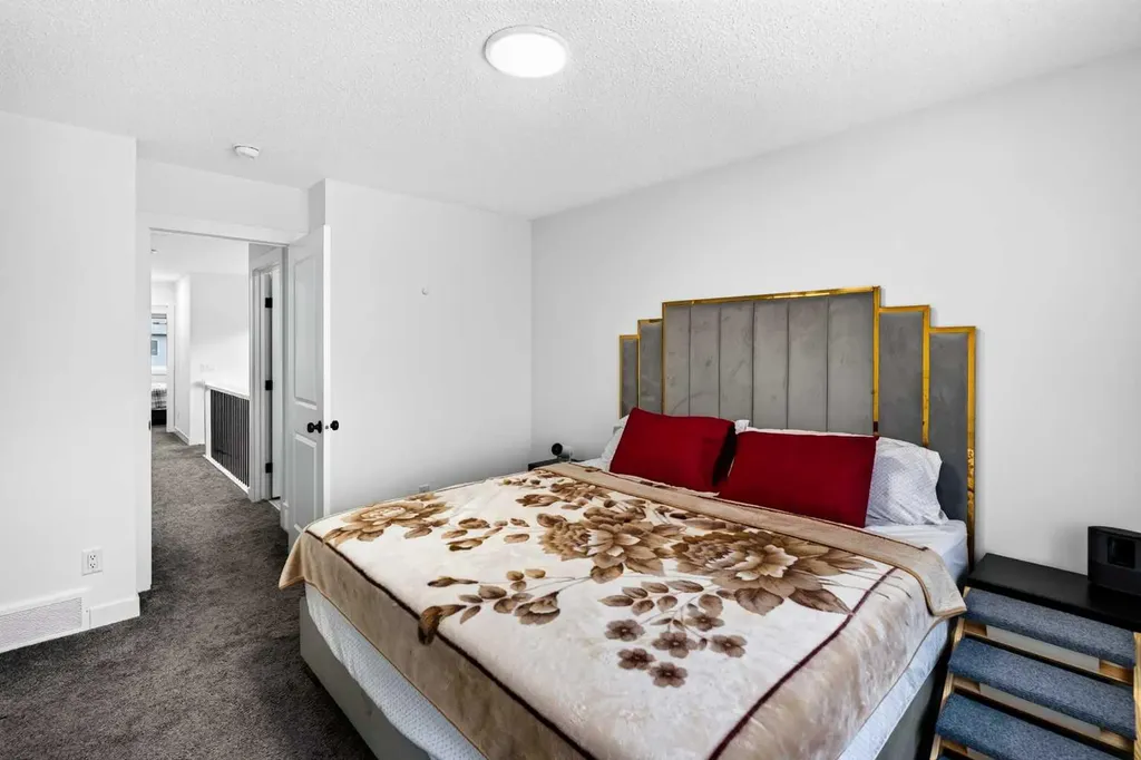 227 Chinook Gate Boulevard SW Airdrie AB T4B 5J4