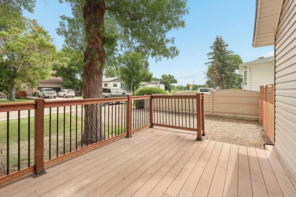 2014 15 Street Coaldale AB T1M 1A2
