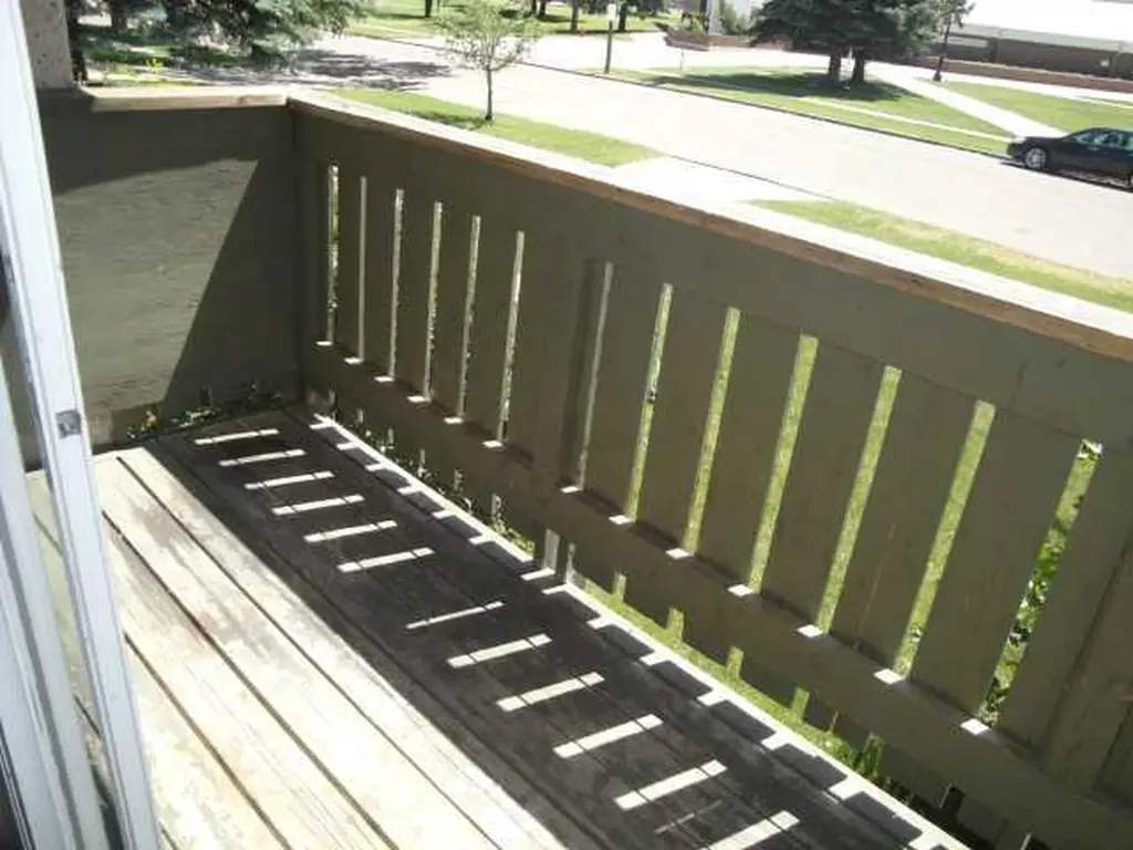39 Meadowlark Boulevard N Lethbridge AB T1H 4R4