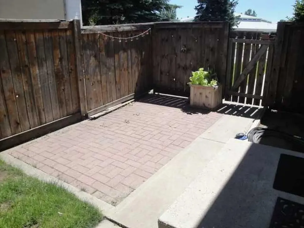 39 Meadowlark Boulevard N Lethbridge AB T1H 4R4