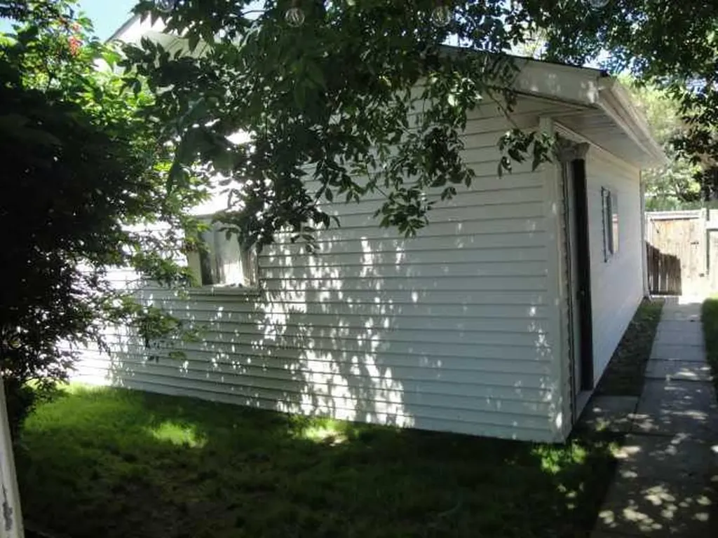 39 Meadowlark Boulevard N Lethbridge AB T1H 4R4
