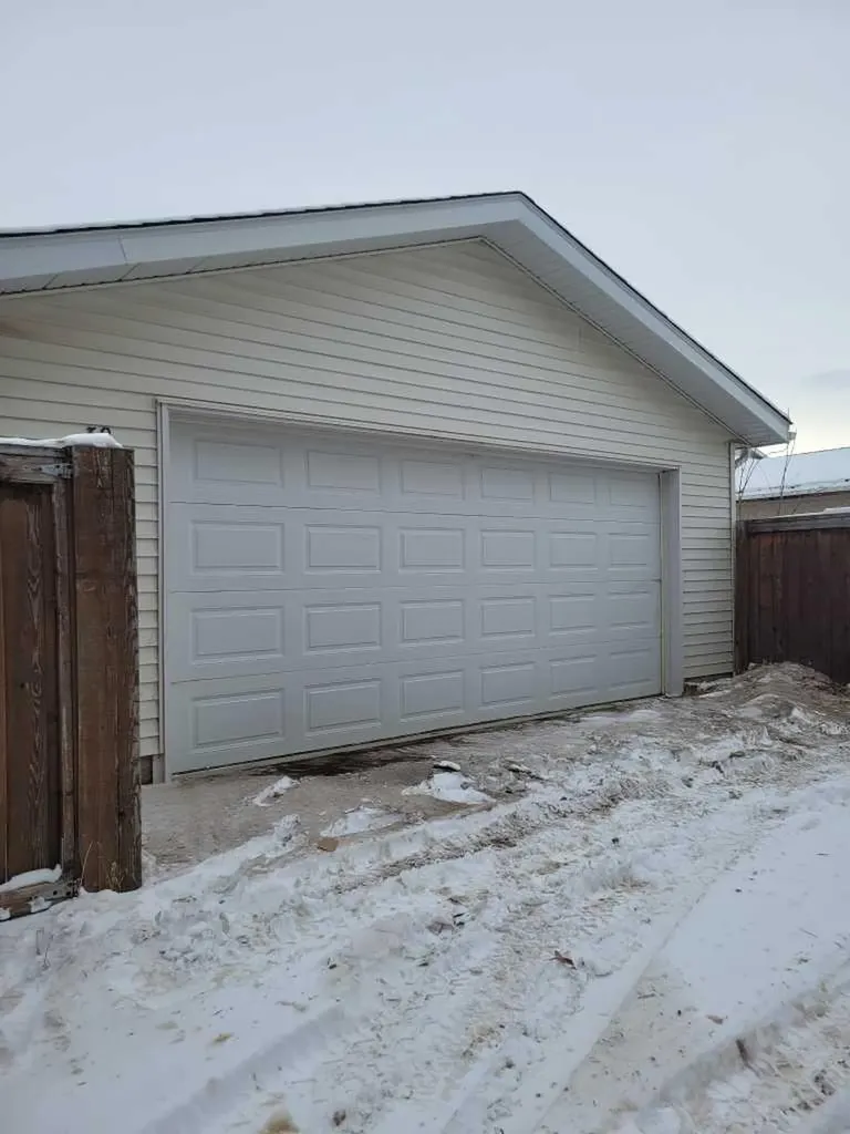 39 Meadowlark Boulevard N Lethbridge AB T1H 4R4
