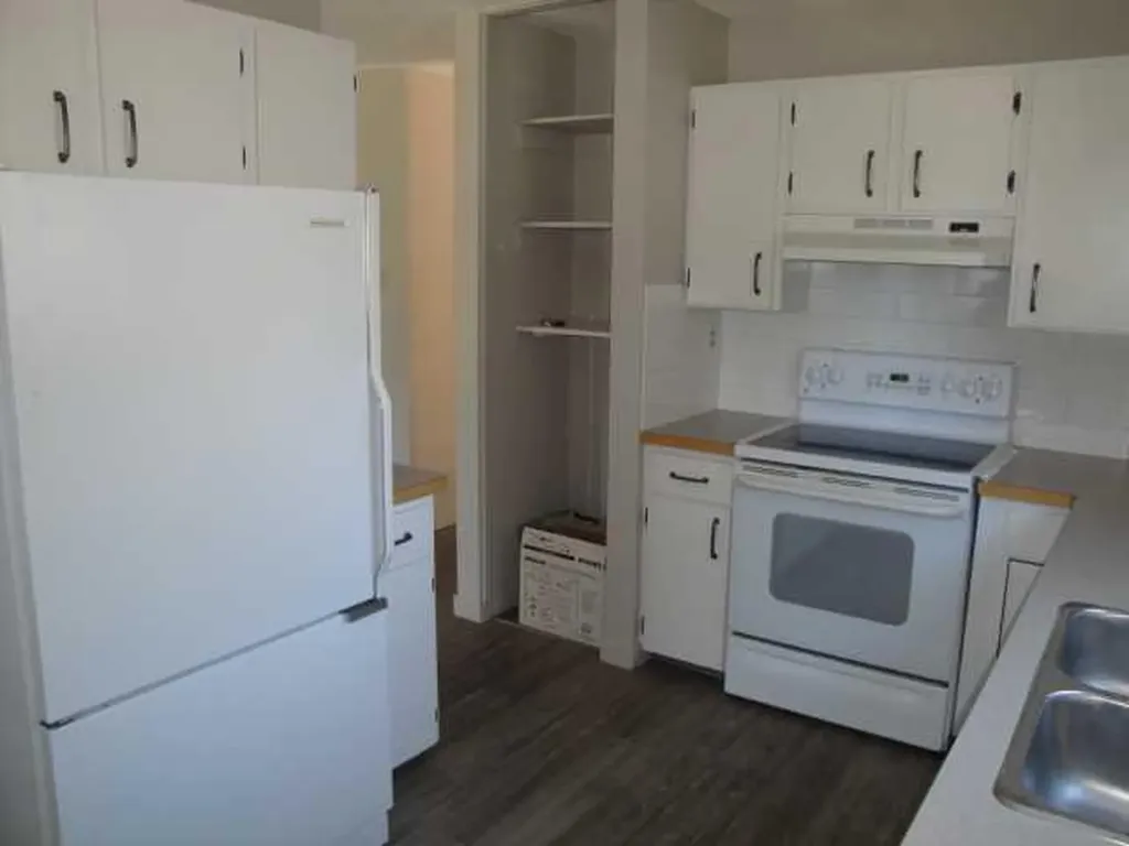 39 Meadowlark Boulevard N Lethbridge AB T1H 4R4