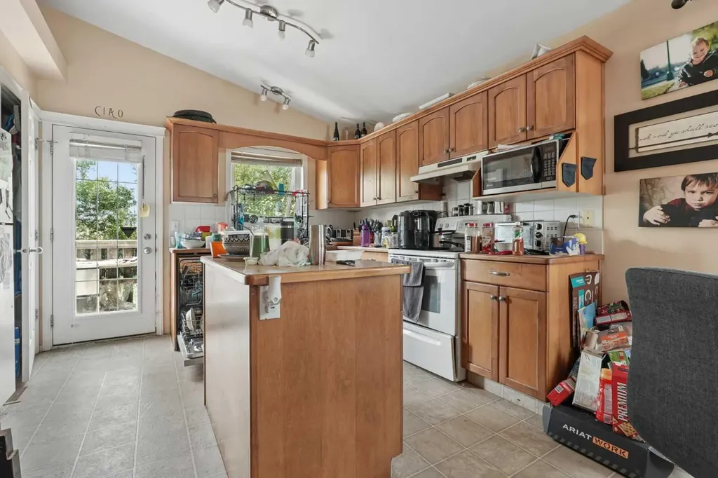 84 Aberdeen Road W Lethbridge AB T1J 4Z2
