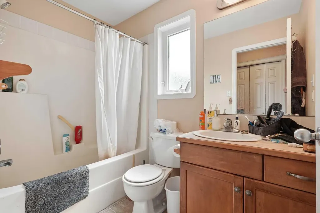 84 Aberdeen Road W Lethbridge AB T1J 4Z2