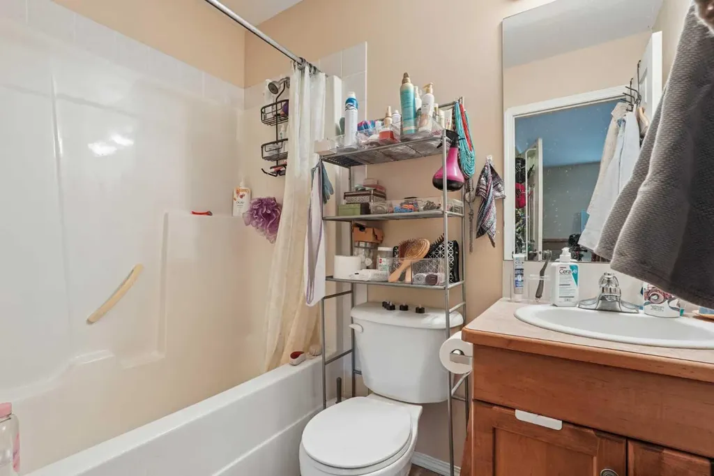 84 Aberdeen Road W Lethbridge AB T1J 4Z2
