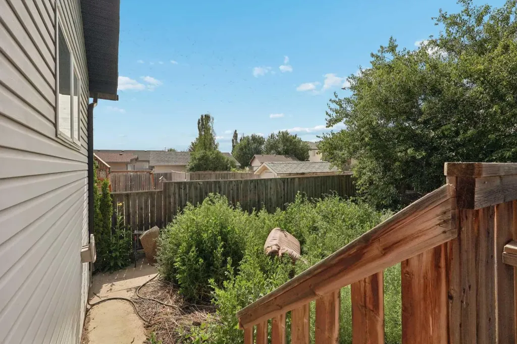 84 Aberdeen Road W Lethbridge AB T1J 4Z2