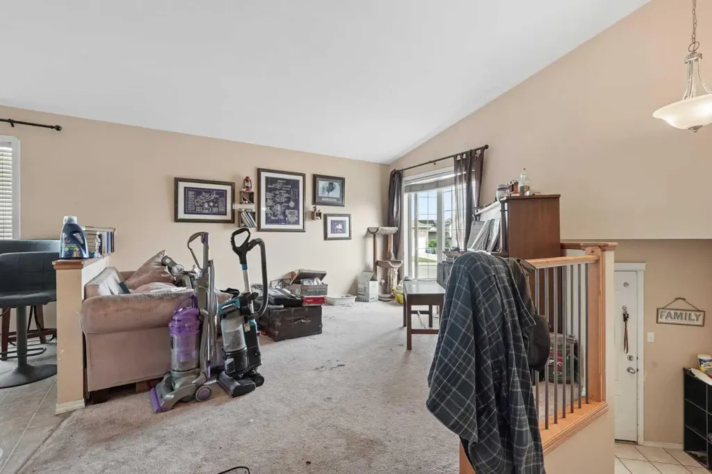 84 Aberdeen Road W Lethbridge AB T1J 4Z2