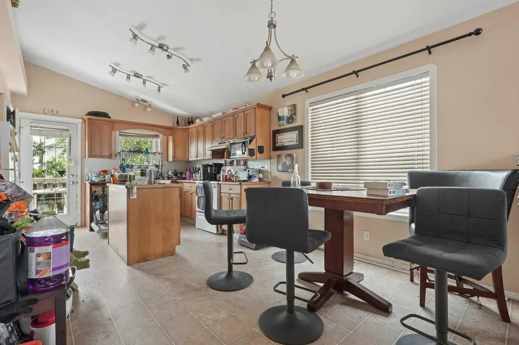 84 Aberdeen Road W Lethbridge AB T1J 4Z2
