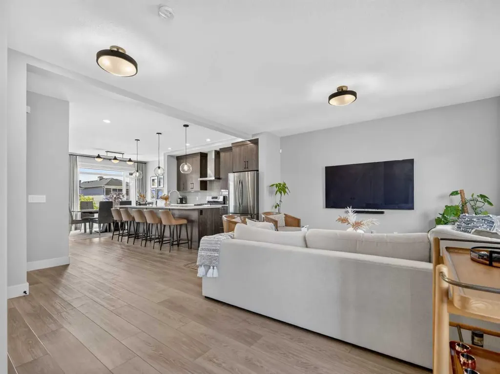 307 Royal Elm Road NW Calgary AB T3G 0G8