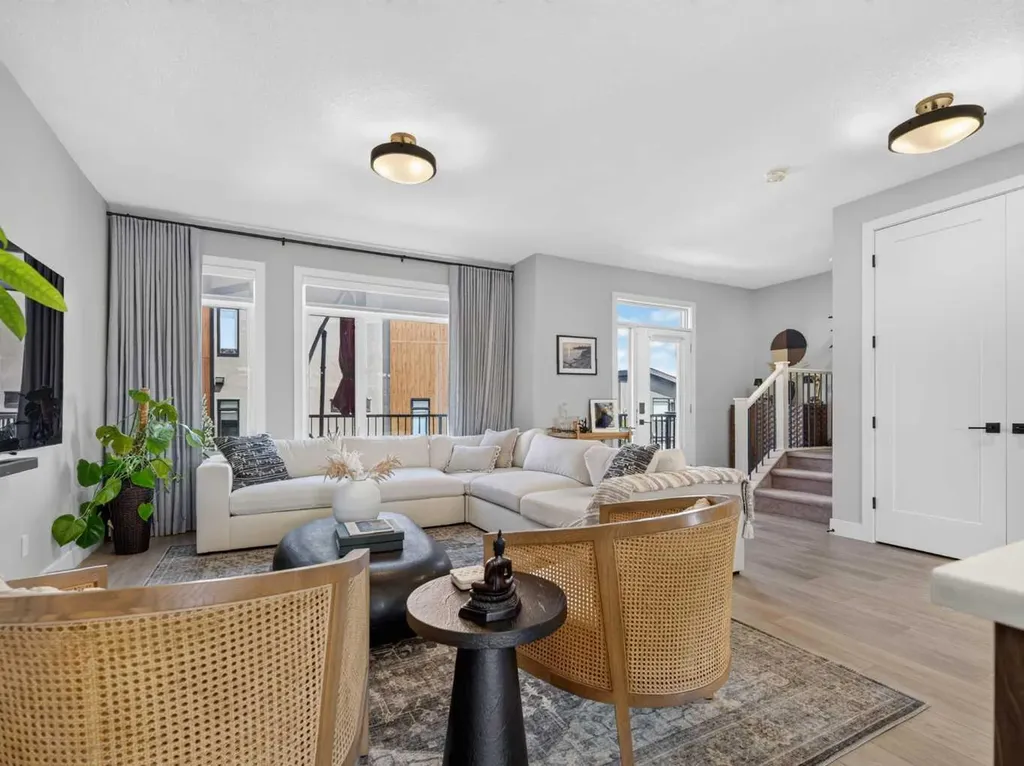 307 Royal Elm Road NW Calgary AB T3G 0G8