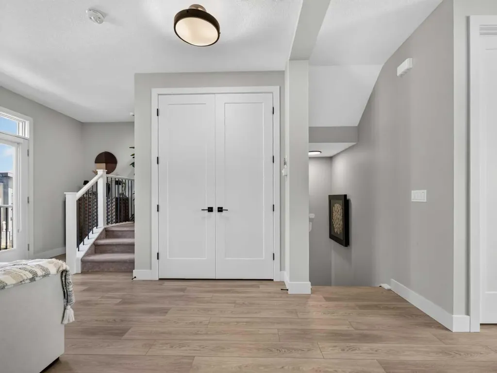 307 Royal Elm Road NW Calgary AB T3G 0G8