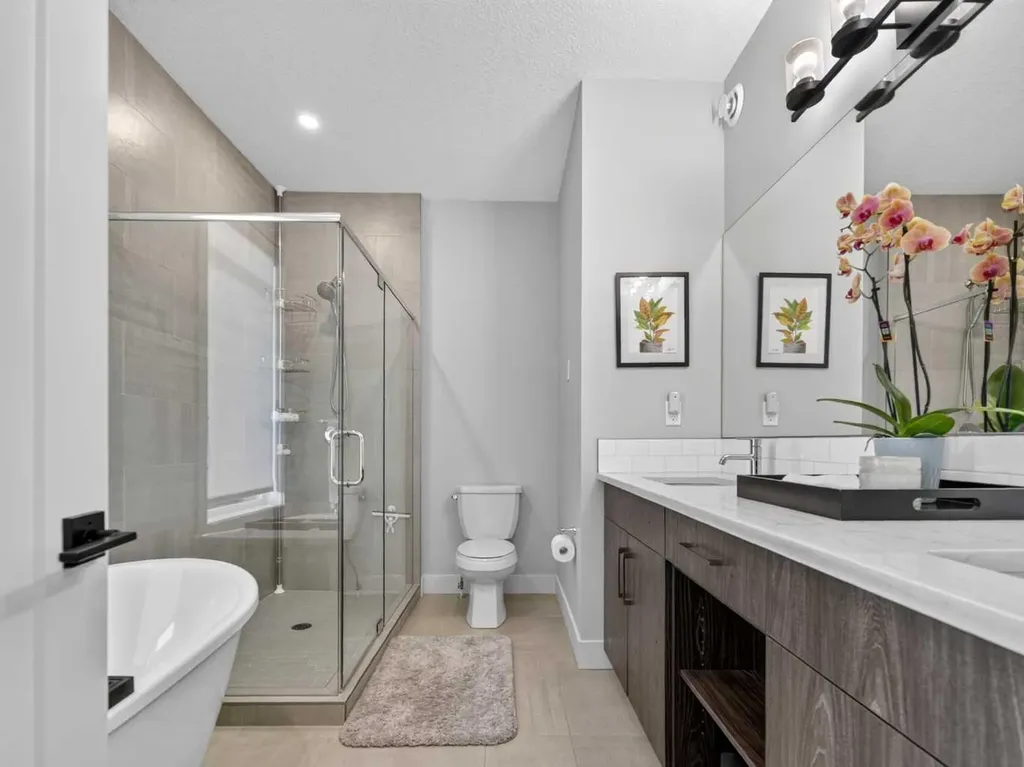 307 Royal Elm Road NW Calgary AB T3G 0G8