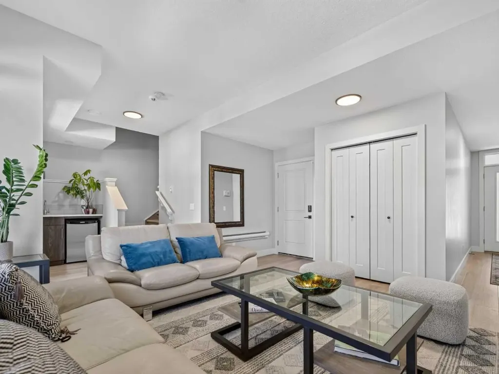 307 Royal Elm Road NW Calgary AB T3G 0G8