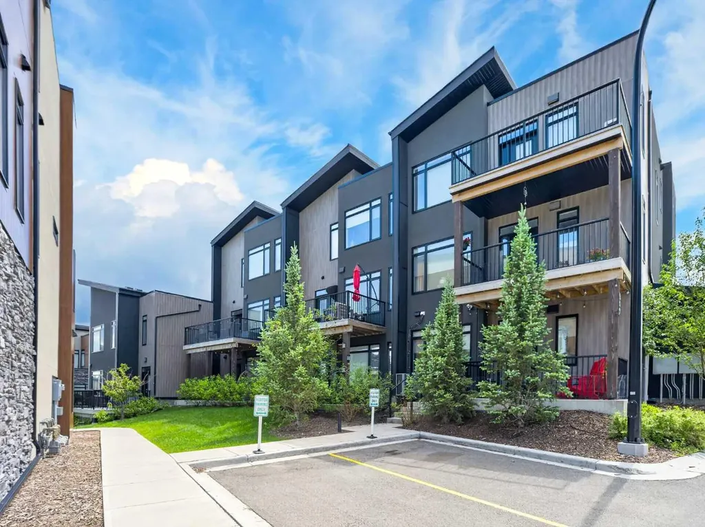 307 Royal Elm Road NW Calgary AB T3G 0G8