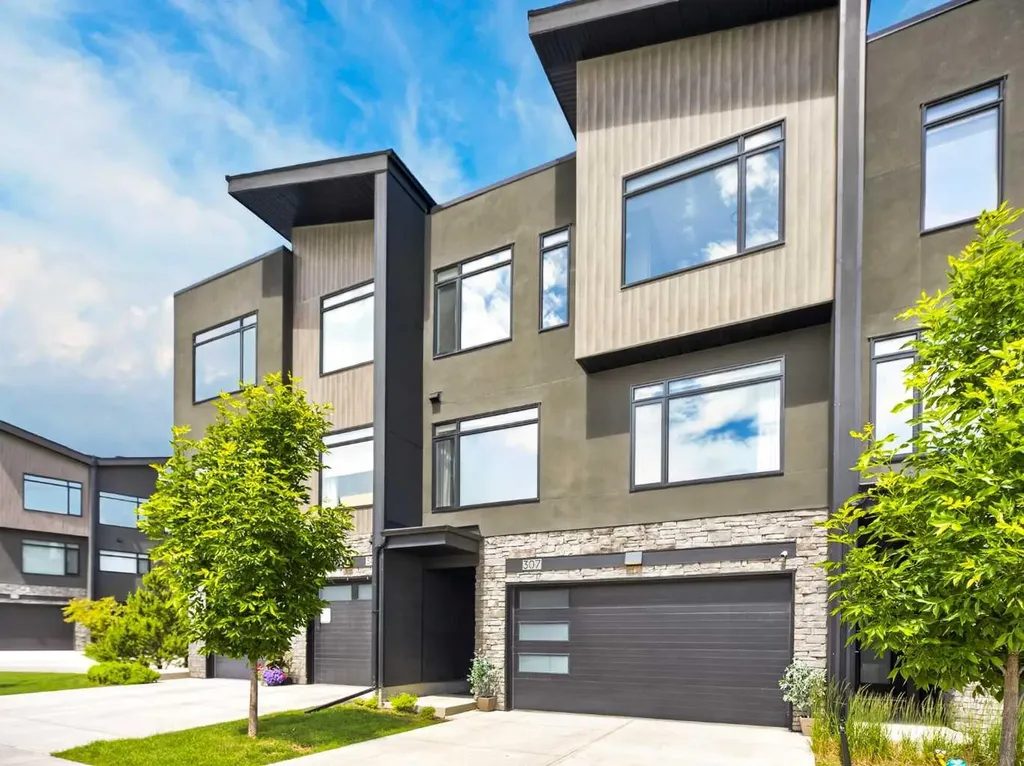 307 Royal Elm Road NW Calgary AB T3G 0G8