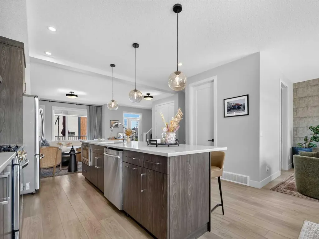 307 Royal Elm Road NW Calgary AB T3G 0G8