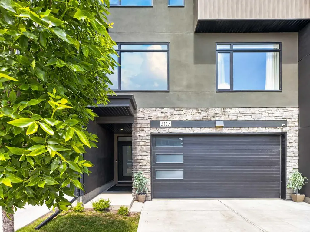 307 Royal Elm Road NW Calgary AB T3G 0G8