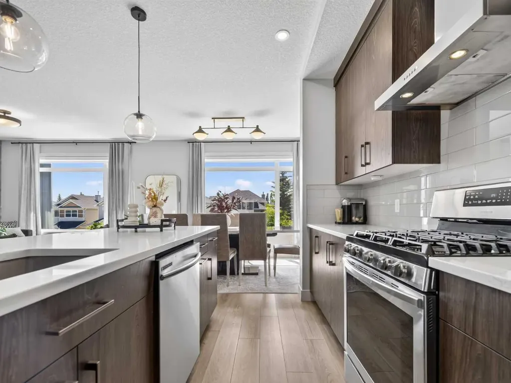 307 Royal Elm Road NW Calgary AB T3G 0G8