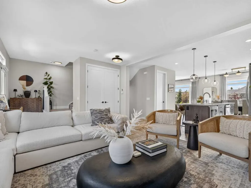 307 Royal Elm Road NW Calgary AB T3G 0G8
