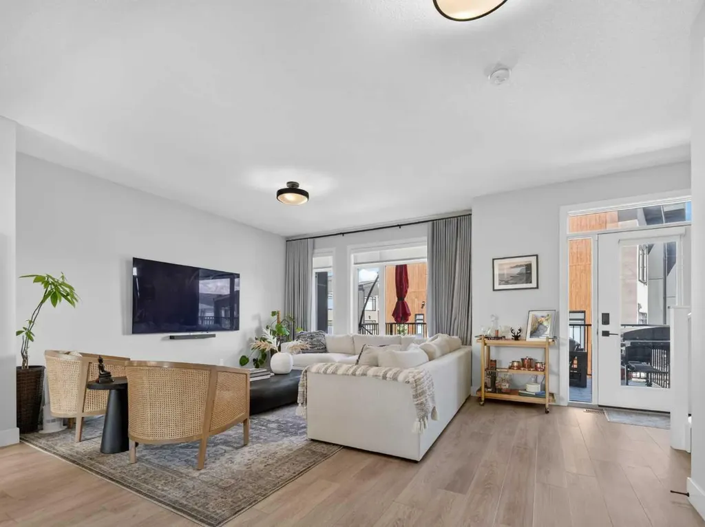 307 Royal Elm Road NW Calgary AB T3G 0G8