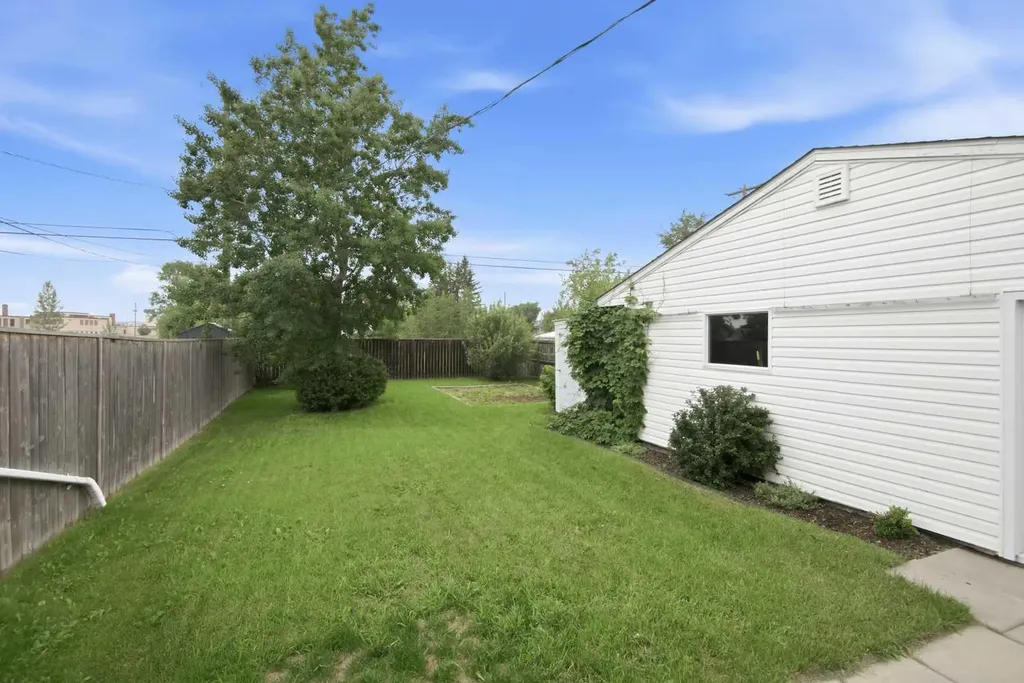 188 Tamarac Boulevard Springbrook AB T4S 1V7