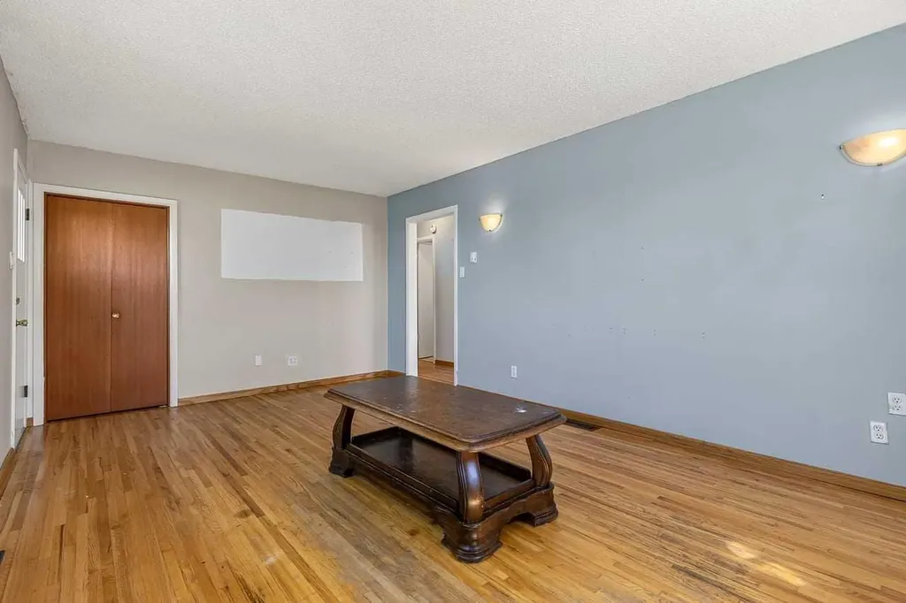 5119 55 Avenue Stavely AB T0L1Z0