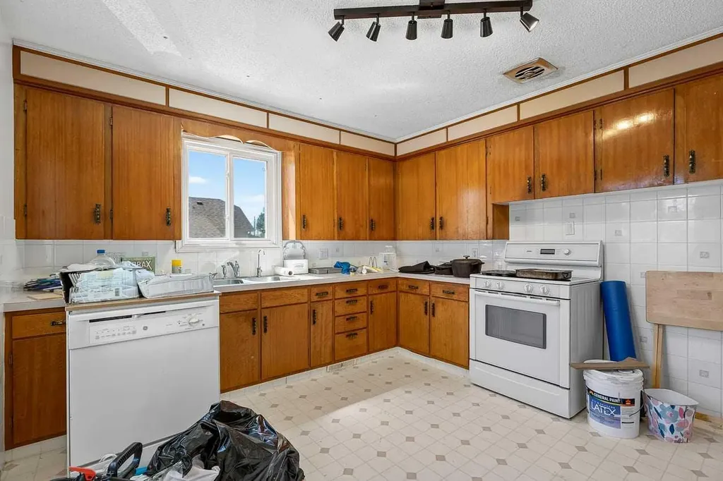 5119 55 Avenue Stavely AB T0L1Z0