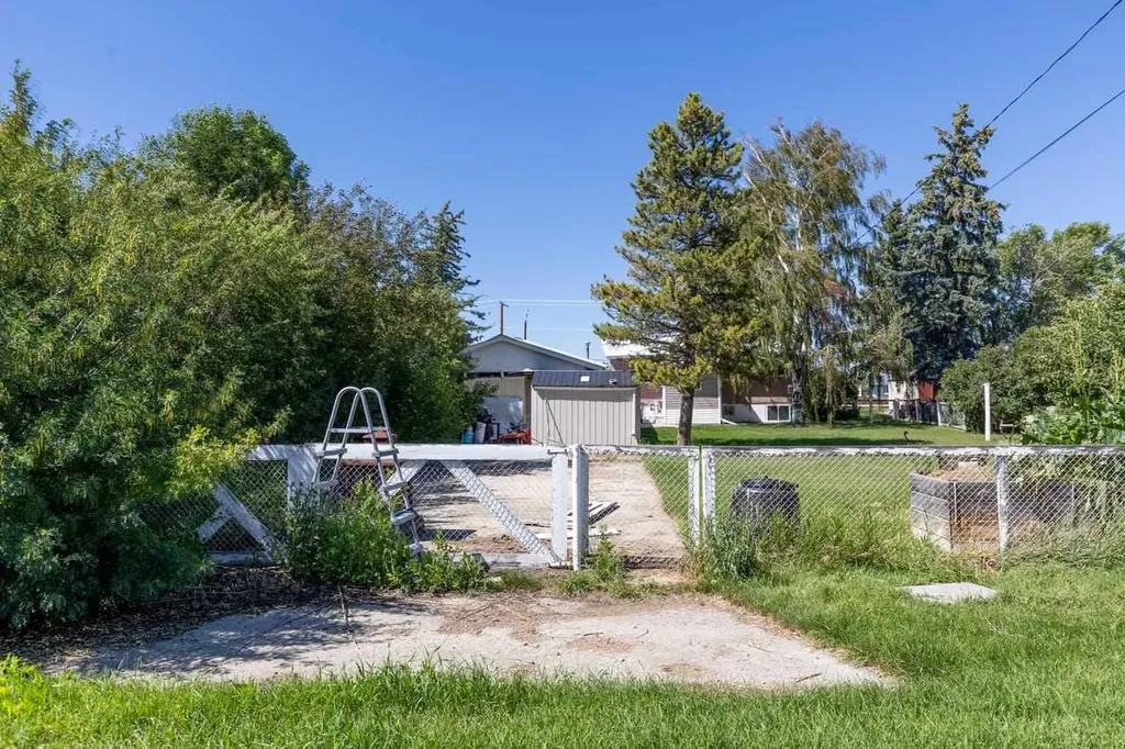 5119 55 Avenue Stavely AB T0L1Z0