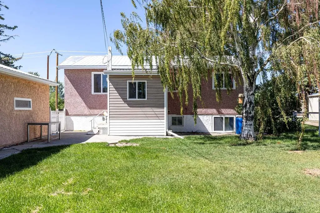 5119 55 Avenue Stavely AB T0L1Z0