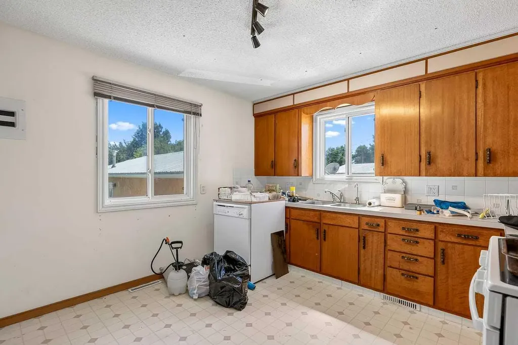 5119 55 Avenue Stavely AB T0L1Z0