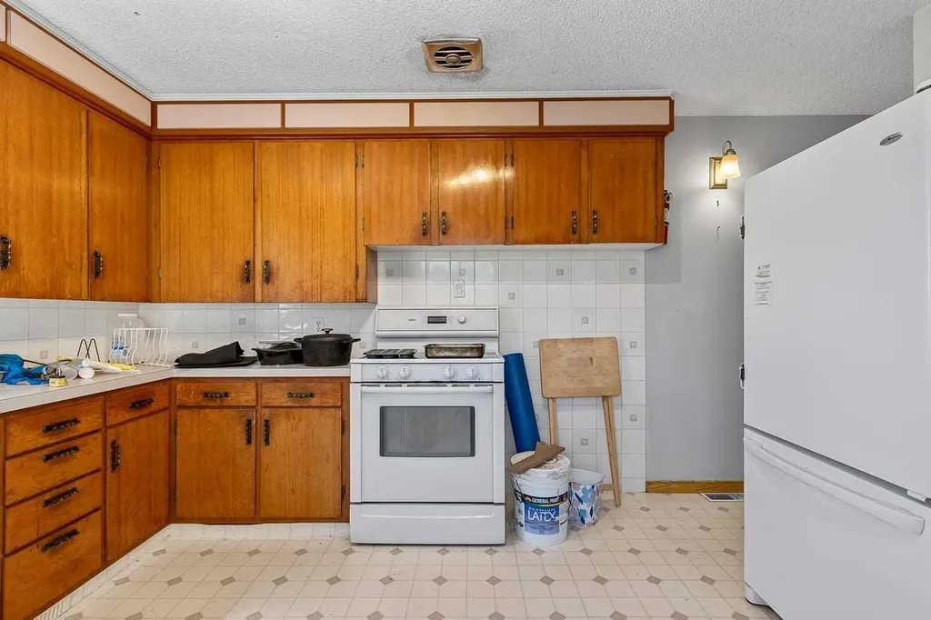 5119 55 Avenue Stavely AB T0L1Z0