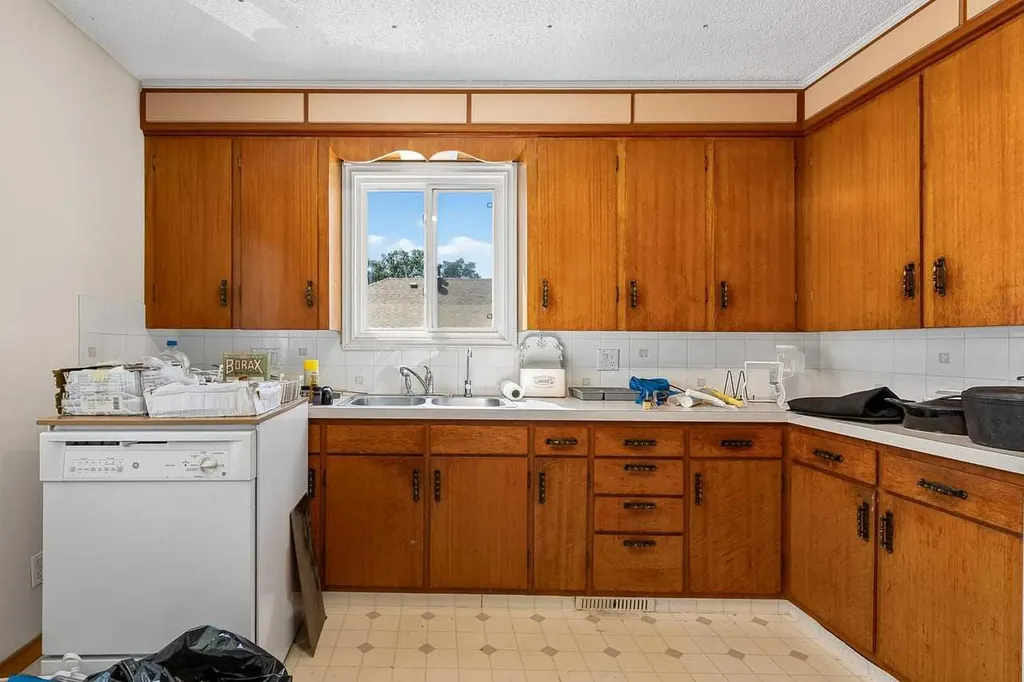 5119 55 Avenue Stavely AB T0L1Z0